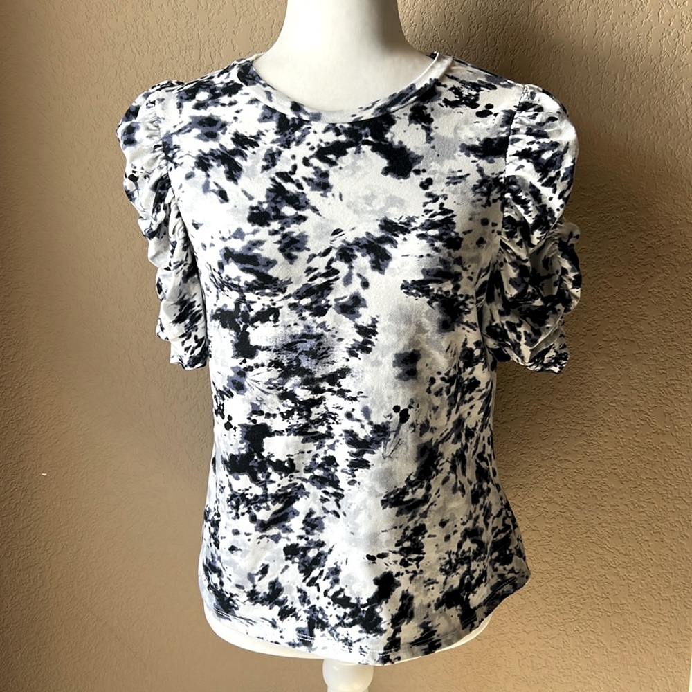 Status by Chenault blue and white rushed sleeve tie dye top, size small